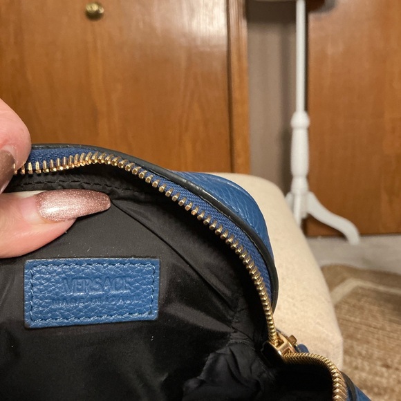 Versace Medusa Leather crossbody/Camera Bag - Picture 9 of 9